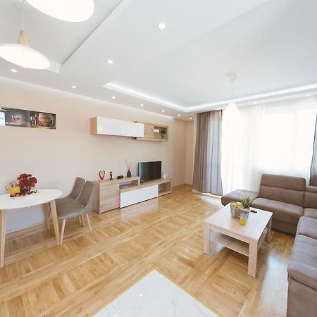 Apartment Luxury Explorer Podgorica Bagian luar foto