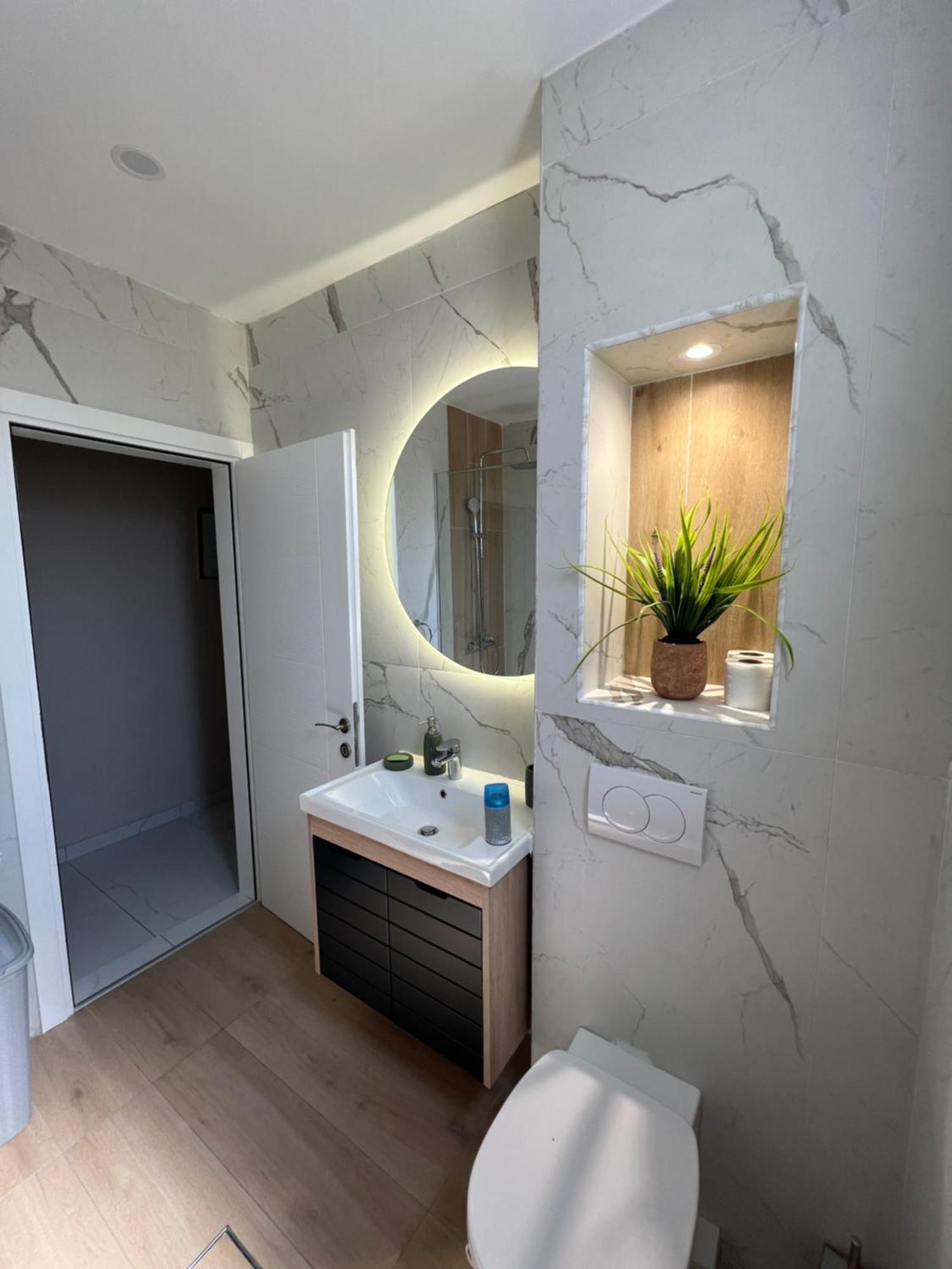 Apartment Luxury Explorer Podgorica Bagian luar foto
