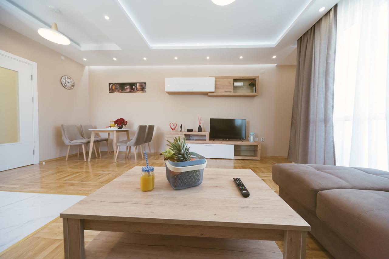 Apartment Luxury Explorer Podgorica Bagian luar foto