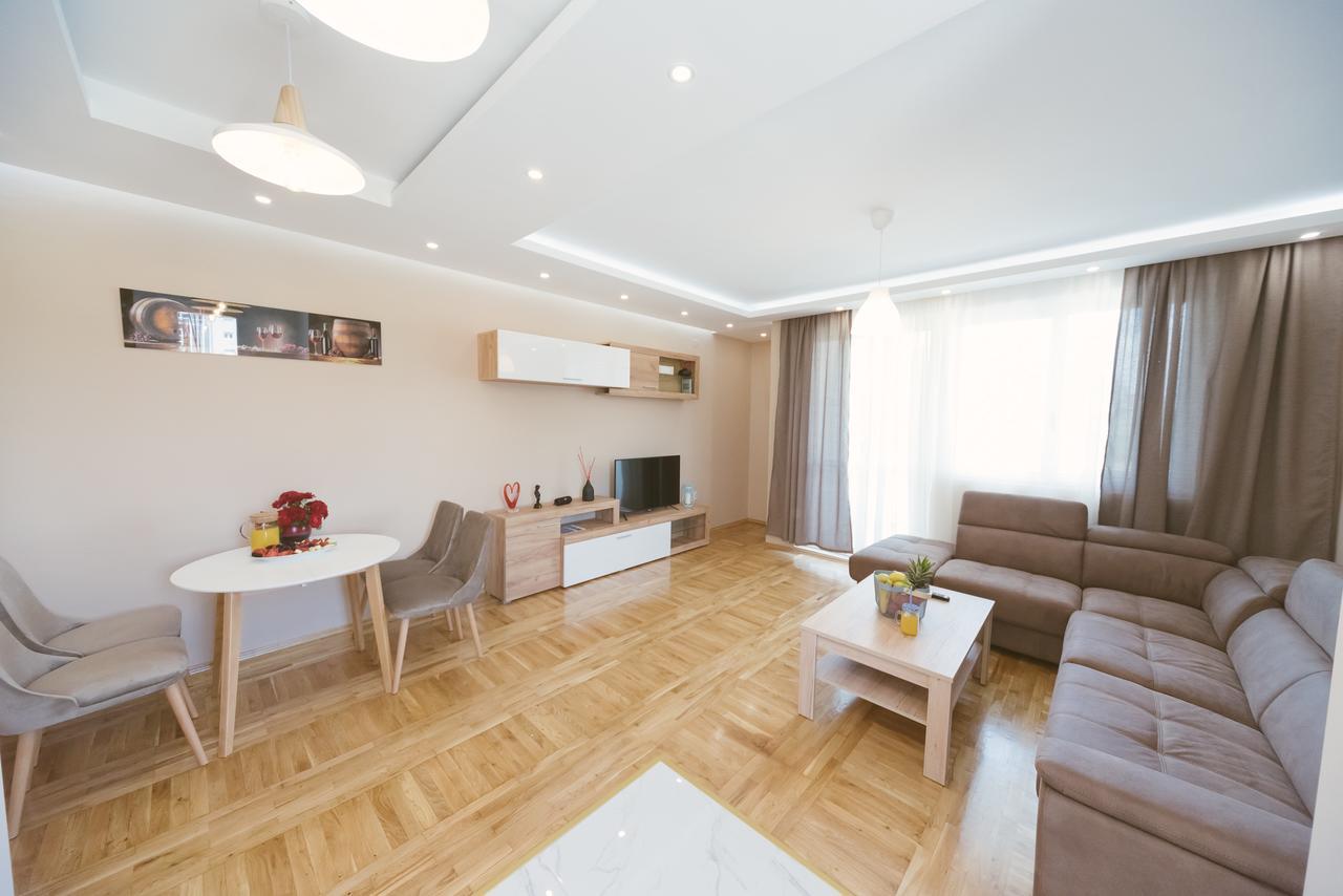 Apartment Luxury Explorer Podgorica Bagian luar foto